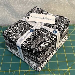 Quilting cotton - fat quarter bundle of Harmony by Windham Fabrics